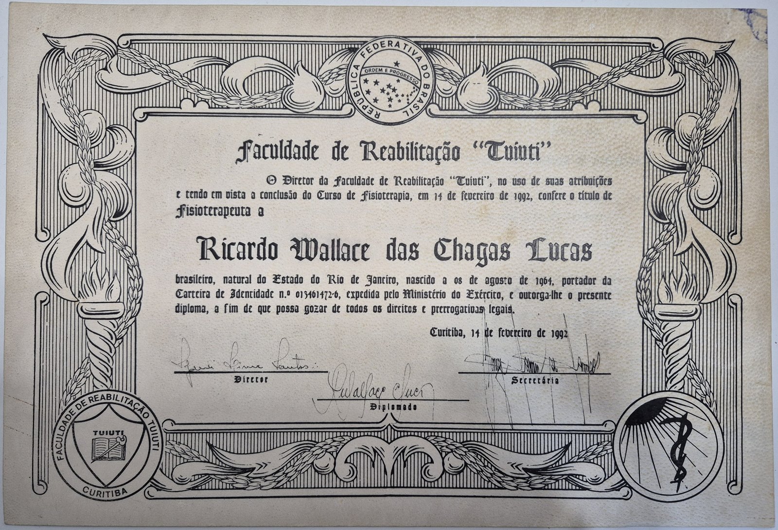 Diploma de Graduação em Fisioterapia — Faculdade de Reabilitação Tuiuti (1992)
